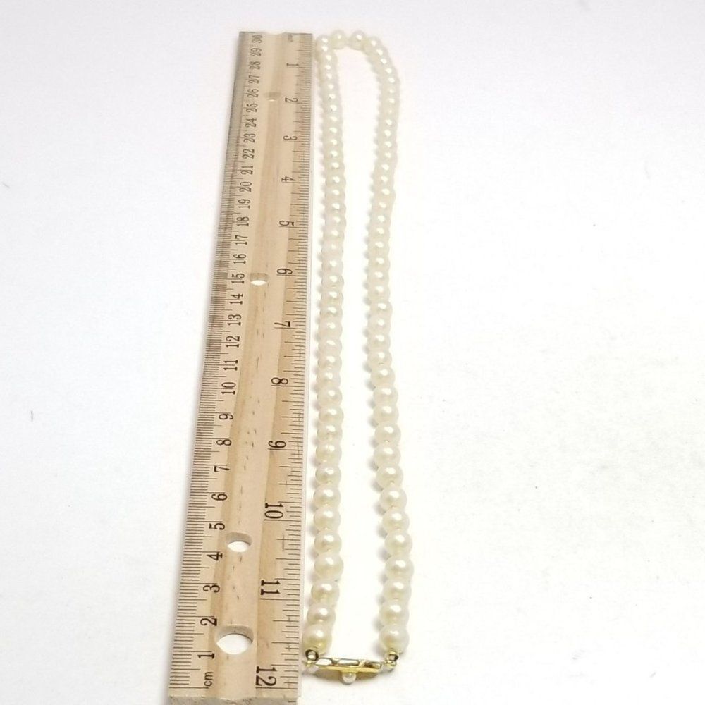 Vintage Faux Cream Pearl Beaded Necklace with Gold Tone Hook Clasp, Classic - Picture 4 of 5